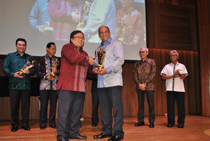 Direktur Utama MTF Ignatius Susatyo Wijoyo Raih Penghargaan Top Executive of Multifinance Company 2015